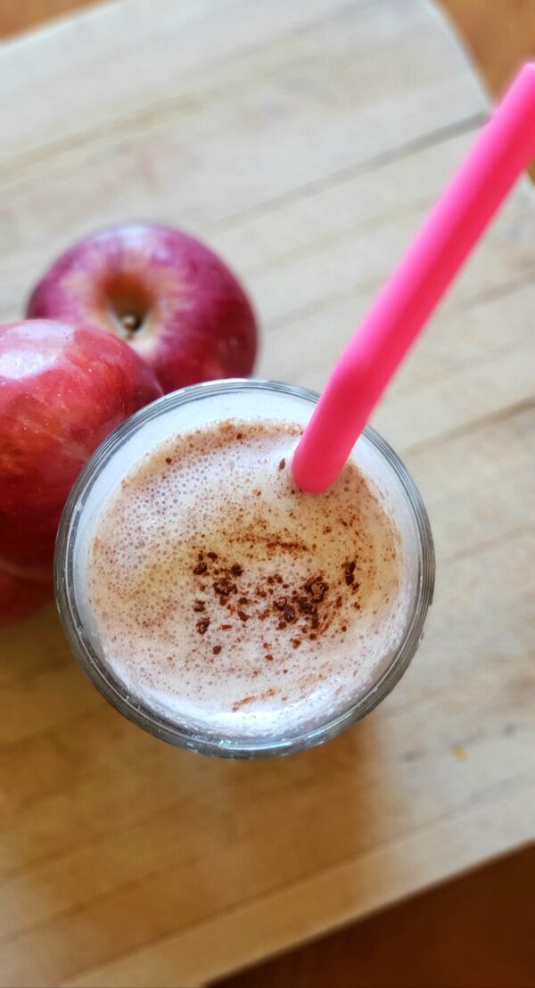 How to Make a Fruit Smoothie with Almond Milk – Apple Pie Smoothie