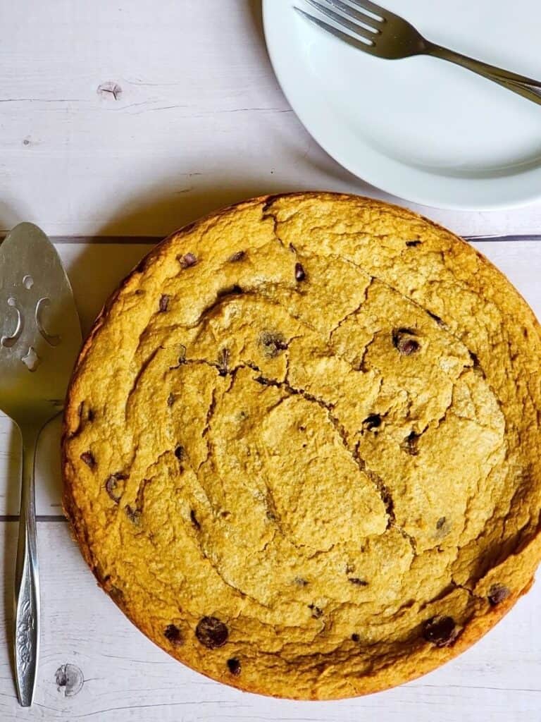 chocolate chip cookie pie with a pie server and plate