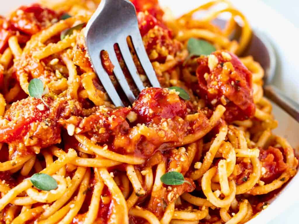 spaghetti with cherry tomatoes